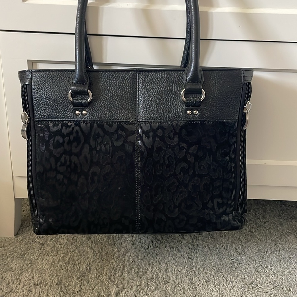 Gun Tote’n Mamas Traditional Open Top Tote Concealed Carry Purse- Black Leopard - Picture 4 of 7
